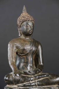 Figura di Buddha Sakyamuni in bronzo, Thailandia, Ayutthaya, XVII secolo  - Asta Arte Orientale - Associazione Nazionale - Case d'Asta italiane