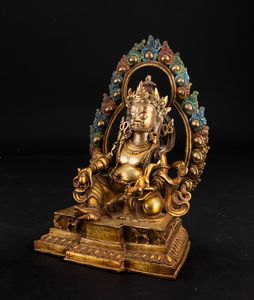 Figura di guardiano entro aura in bronzo dorato e parzialmente dipinto, Cina, XX secolo  - Asta Arte Orientale - Associazione Nazionale - Case d'Asta italiane