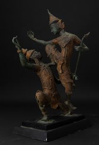 Gruppo in bronzo con tracce di doratura raffigurante due divinit, Indonesia, XX secolo  - Asta Arte Orientale - Associazione Nazionale - Case d'Asta italiane