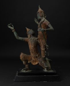 Gruppo in bronzo con tracce di doratura raffigurante due divinit�, Indonesia, XX secolo  - Asta Arte Orientale - Associazione Nazionale - Case d'Asta italiane