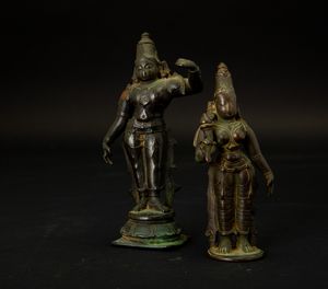 Due statuette in bronzo raffiguranti Rama e Parvati, India, XVII-XVIII secolo  - Asta Arte Orientale - Associazione Nazionale - Case d'Asta italiane