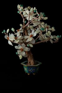 Coppia di giardiniere in smalti con bonsai in pietre dure, Cina, Dinastia Qing, XIX secolo  - Asta Arte Orientale - Associazione Nazionale - Case d'Asta italiane