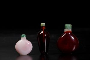 Tre snuff bottles in vetro di Pechino, Cina, Dinastia Qing, XIX secolo  - Asta Arte Orientale - Associazione Nazionale - Case d'Asta italiane