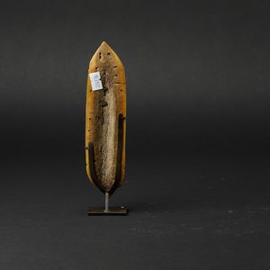 Placca scolpita in osso con figura centrale di divinit danzante a rilievo, India, XVIII secolo  - Asta Arte Orientale - Associazione Nazionale - Case d'Asta italiane