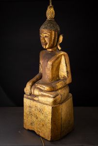 Buddha Sakyamuni in legno dorato, Indonesia, XIX secolo  - Asta Arte Orientale - Associazione Nazionale - Case d'Asta italiane