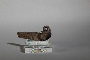 Figura di pavone scolpita in pietra, Cina, Dinastia Song (960-1279)  - Asta Arte Orientale - Associazione Nazionale - Case d'Asta italiane