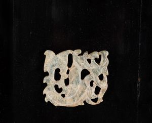 Armadio  a quattro ante in legno laccato con placche in giada decorate a traforo, Cina, XX secolo  - Asta Arte Orientale - Associazione Nazionale - Case d'Asta italiane