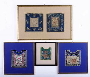 Sette tessuti in seta ricamati con decori naturalistici, Cina, Dinastia Qing, XIX secolo  - Asta Arte Orientale - Associazione Nazionale - Case d'Asta italiane