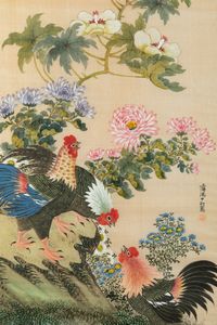 Coppia di dipinti su seta raffiguranti scene naturalistiche con galli e uccellini tra i rami in fiore e iscrizioni, Cina, inizio XX secolo  - Asta Arte Orientale - Associazione Nazionale - Case d'Asta italiane