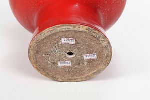 Vaso in porcellana monocroma rossa, Cina, XX secolo  - Asta Arte Orientale - Associazione Nazionale - Case d'Asta italiane
