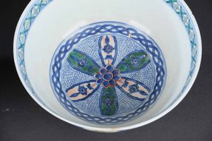 Coppia di ciotole in porcellana Famiglia Verde con figure di saggi entro riserve, Cina, Dinastia Qing, XIX secolo  - Asta Arte Orientale - Associazione Nazionale - Case d'Asta italiane