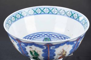 Coppia di ciotole in porcellana Famiglia Verde con figure di saggi entro riserve, Cina, Dinastia Qing, XIX secolo  - Asta Arte Orientale - Associazione Nazionale - Case d'Asta italiane