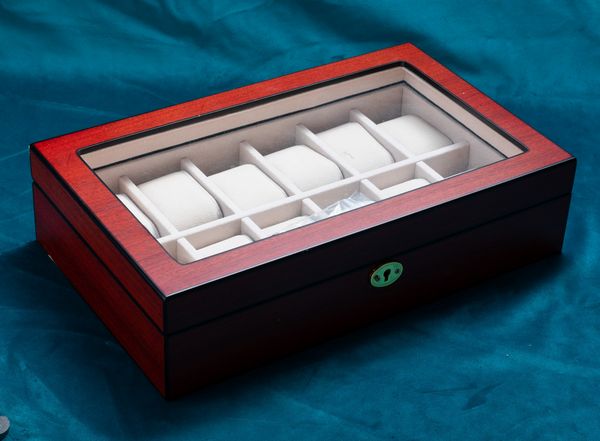 Porta orologi in legno con 12 spazi  - Asta Orologi  - Associazione Nazionale - Case d'Asta italiane