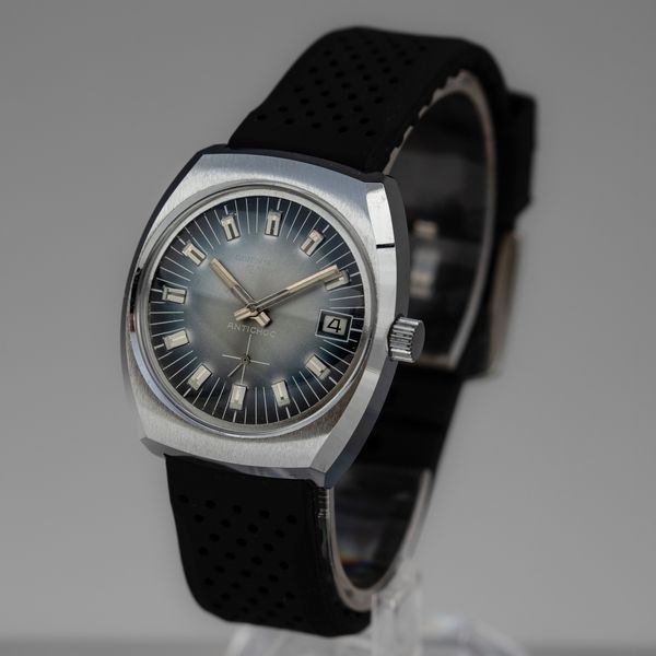 ODIEN - Orologio tonneu anni '70 in acciaio con quadrante blu soleil  - Asta Orologi  - Associazione Nazionale - Case d'Asta italiane