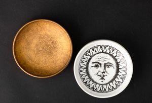 Piero Fornasetti : Milano, 1950  - Asta Solo Fornasetti - Associazione Nazionale - Case d'Asta italiane