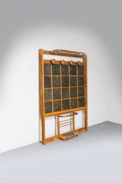 PRODUZIONE ITALIANA : Attaccapanni in legno con riquadri in legno verniciato. Anni '50 cm 173x26x123  - Asta Design - Associazione Nazionale - Case d'Asta italiane