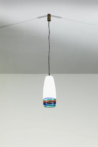 MASSIMO VIGNELLI : Lampada a sospensione in vetro soffiato bianco e a fasce policrome. Prod. Venini h cm 36  - Asta Design - Associazione Nazionale - Case d'Asta italiane