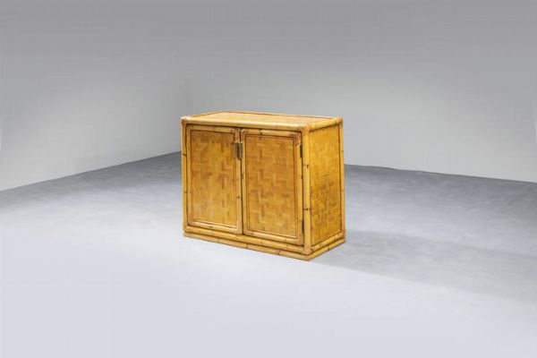 VIVAI DEL SUD : Mobile  a due ante con struttura in bamboo e particolari in ottone. Anni '60  cm 80x100x47  - Asta Design - Associazione Nazionale - Case d'Asta italiane