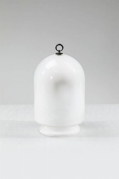 AZUCENA  attribuito : Lampada da tavolo in vetro satinato  piccola maniglia per il trasporto. Anni '60 h cm 40  - Asta Design - Associazione Nazionale - Case d'Asta italiane