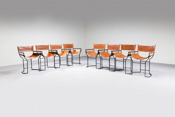PRODUZIONE ITALIANA : Otto poltroncine con struttura in metallo verniciato  braccioli in metallo cromato  sedute in cuoio. Anni '70 cm 80x45x53 5  - Asta Design - Associazione Nazionale - Case d'Asta italiane