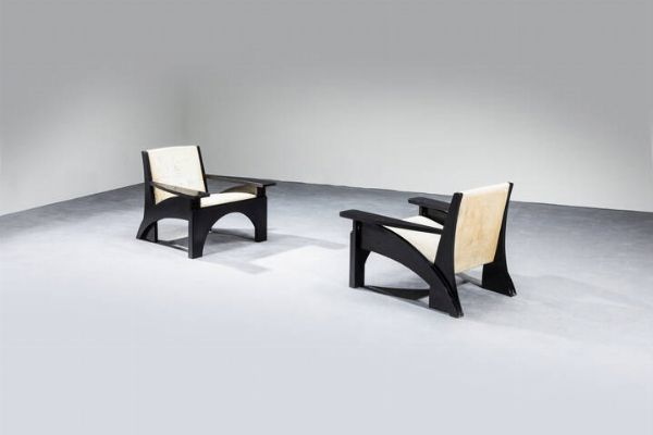 CHARLES RENNIE MACKINTOSH : Coppia di poltrone con struttura in legno laccato  cuscini imbottiti rivestiti in tessuto. Marcati Cassina I Maestri Anni '80 cm 67x75x85 Difetti  - Asta Design - Associazione Nazionale - Case d'Asta italiane