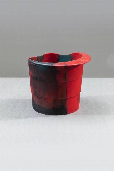 GAETANO PESCE : Vaso in resina flessibile. Prod. Fish Design 2015  firmato e marcato sul bordo h cm 23  - Asta Design - Associazione Nazionale - Case d'Asta italiane