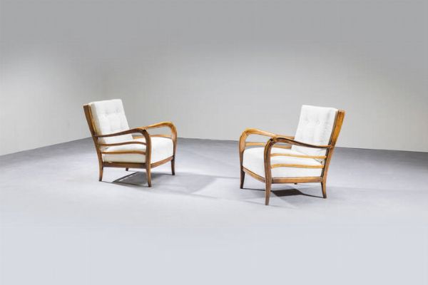 PAOLO BUFFA  nello stile di : Coppia di poltrone con struttura in legno  cuscini imbottiti rivestiti in tessuto. Anni '50 cm 80x80x62  - Asta Design - Associazione Nazionale - Case d'Asta italiane