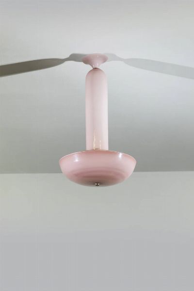 F.LLI TOSO : Lampadario con diffusore in vetro incamiciato colorato. Anni '40 diffusore cm 53x11  - Asta Design - Associazione Nazionale - Case d'Asta italiane