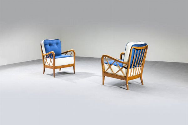 PAOLO BUFFA  nello stile di : Coppia di poltrone con struttura in legno  imbottitura rivestita in tessuto. Anni '50 cm 82x60x74  - Asta Design - Associazione Nazionale - Case d'Asta italiane