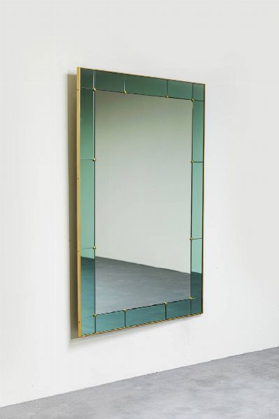 CRISTAL ART : Specchiera con cornice in vetro colorato e bordo in ottone. Anni '60 cm 141x94  - Asta Design - Associazione Nazionale - Case d'Asta italiane