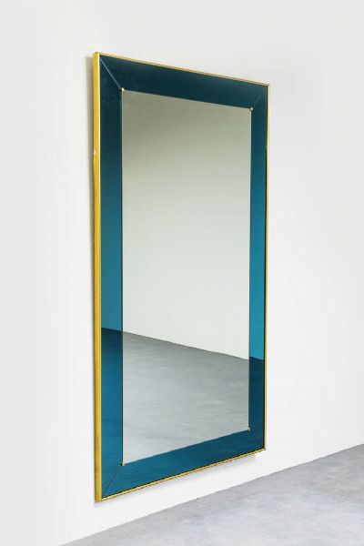CRISTAL ART : Grande specchiera con cornice in ottone cristallo specchiato e vetro colorato blu. Anni '60  cm 175x103  - Asta Design - Associazione Nazionale - Case d'Asta italiane
