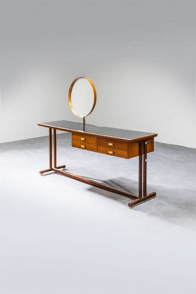 PRODUZIONE ITALIANA : Toeletta con specchio in legno  piano in vetro fum  piedi in ottone. Anni '50 cm 125x150x45 specchio h cm 66  - Asta Design - Associazione Nazionale - Case d'Asta italiane