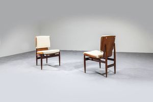 BAROVERO - Coppia di poltrone con struttura in legno curvato  cuscini imbottiti rivestiti in tessuto. Anni '50 cm 76x52x5 [..]