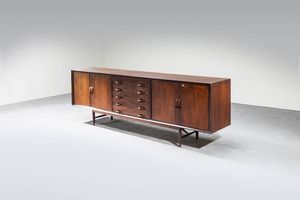 PRODUZIONE ITALIANA - Sideboard in legno  fronte a quattro sportelli e cinque cassetti. Anni '50 cm 80x240x47