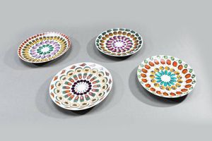 PIERO FORNASETTI Milano 1913 - 1988 - Quattro piatti della serie Giostre di frutta