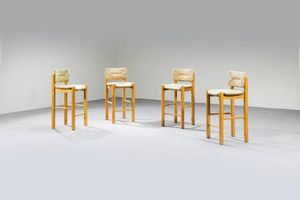 PRODUZIONE ITALIANA - Quattro sgabelli con struttura in legno  sedute e schienali in paglia. Anni '60 cm 85x39x39