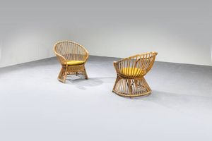 PRODUZIONE ITALIANA - Coppia di poltroncine in vimini  cuscini imbottiti rivestiti in tessuto. Anni '50 cm 77x70x70