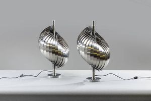 HENRI MATHIEU - Coppia di lampade da tavolo in alluminio spazzolato.  Anni '70  h cm  60