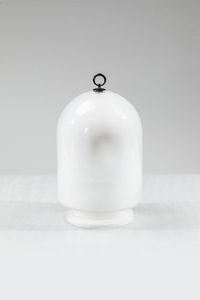 AZUCENA  attribuito - Lampada da tavolo in vetro satinato  piccola maniglia per il trasporto. Anni '60 h cm 40