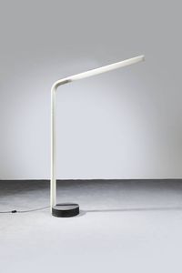 PRODUZIONE ITALIANA - Lampada da terra in metallo verniciato  diffusore in plexiglass. Anni '70 h cm 200