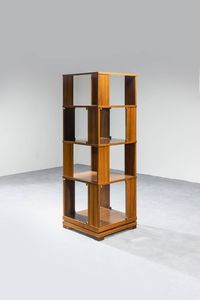 PRODUZIONE ITALIANA - Libreria girevole in legno di noce con ante in cristallo. Anni '70 cm 161x55x55