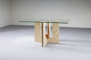 PRODUZIONE ITALIANA - Tavolo in travertino  filetti in travertino colorato  piano in cristallo. Anni '60 cm 145x72x85