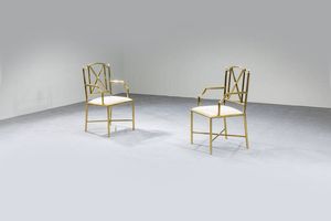 PRODUZIONE ITALIANA - Coppia di poltrone con struttura in ottone  cuscini imbottiti rivestiti in velluto. Anni '70 cm 96x50x50