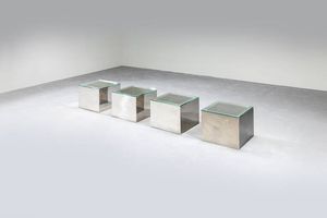 PRODUZIONE ITALIANA - Serie di quattro tavolini con struttura in acciaio spazzolato piani in vetro. Anni '70  cm 35x45x45