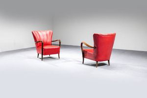 PRODUZIONE ITALIANA - Coppia di poltrone con struttura in legno curvato  rivestimento in vinilpelle. Anni '40  cm 86x70x78