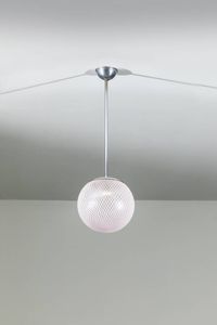 VENINI - Lampada a sospensione in vetro colorato con reticolato in vetro lattimo  tige in metallo cromato. Anni '60 h cm  [..]