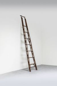 FRANCO ALBINI  nello stile di - Scala da biblioteca in legno di noce  dettagli in ottone. Anni '50 cm 219x42