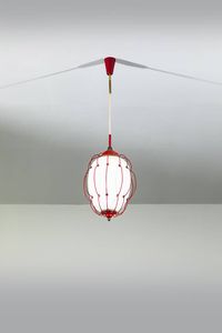 PRODUZIONE ITALIANA - Lampada a sospensione in metallo verniciato  ottone  diffusore in vetro satinato. Anni '50 h cm 82