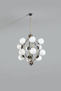 STILNOVO  attribuito - Lampadario in ottone e metallo verniciato. Anni '50 cm 110x65