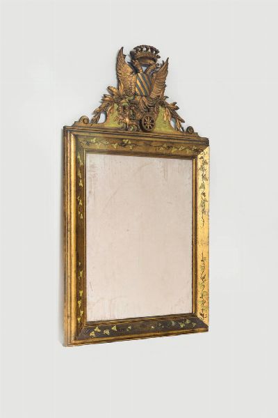 SPECCHIERA : 123 5x73 5 in legno dorato; cimasa decorata con aquila bicefala coronata; lati dipinti con motivo di edera rampicante.  Epoca fine XIX secolo Difetti e mancanze.  - Asta  Dipinti, argenti e antiquariato - Associazione Nazionale - Case d'Asta italiane